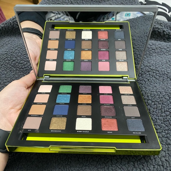 Urban Decay Other - Urban Decay Vice Eyeshadow palette